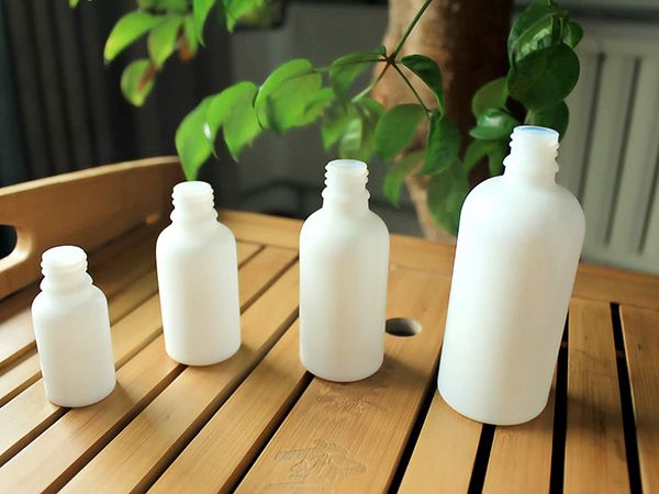 乳白瓶