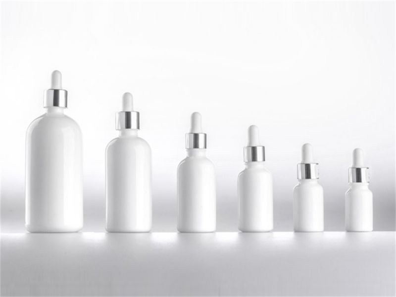 乳白精油瓶